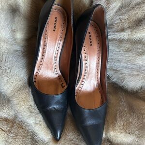 Pre-owned black Chrissy Pumps Size 38, excellent condition